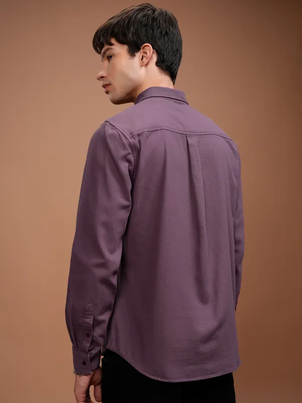 Highlander Men Mauve Solid Slim Fit Casual Shirt