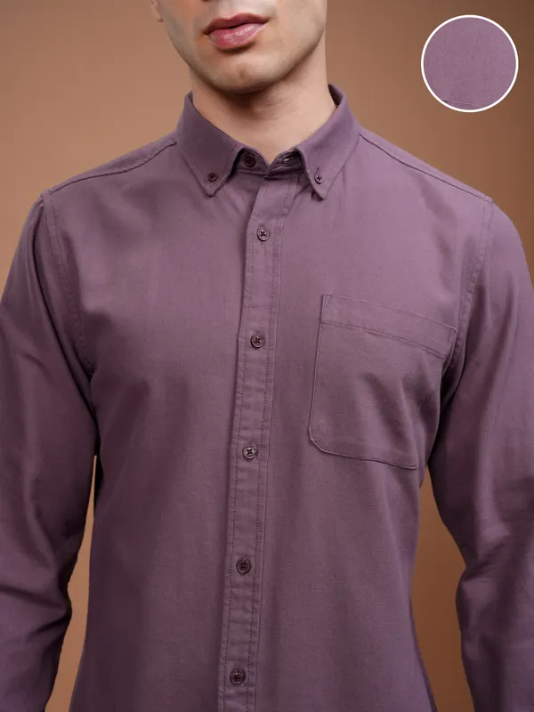 Highlander Men Mauve Solid Slim Fit Casual Shirt