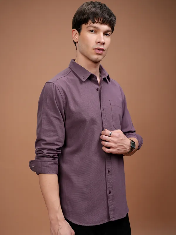 Highlander Men Mauve Solid Slim Fit Casual Shirt