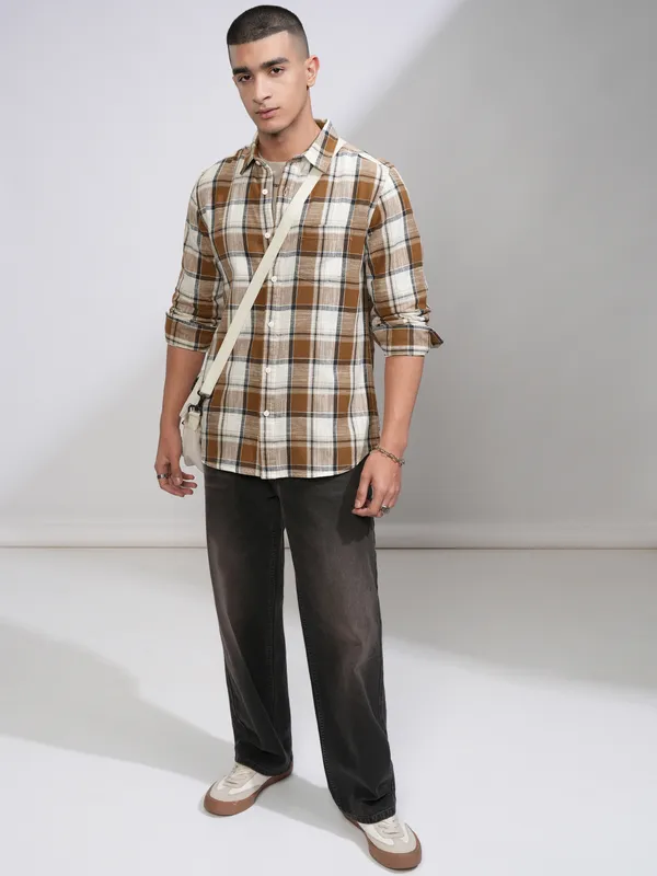 Highlander Men Cream Checked Slim Fit Casual Shirt