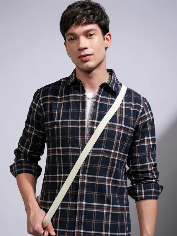 Highlander Men Navy Blue Checked Slim Fit Casual Shirt