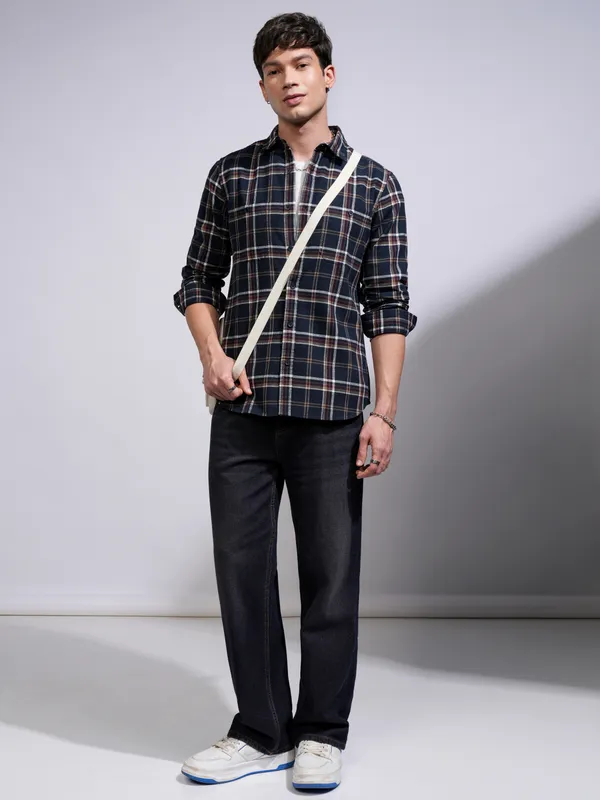 Highlander Men Navy Blue Checked Slim Fit Casual Shirt