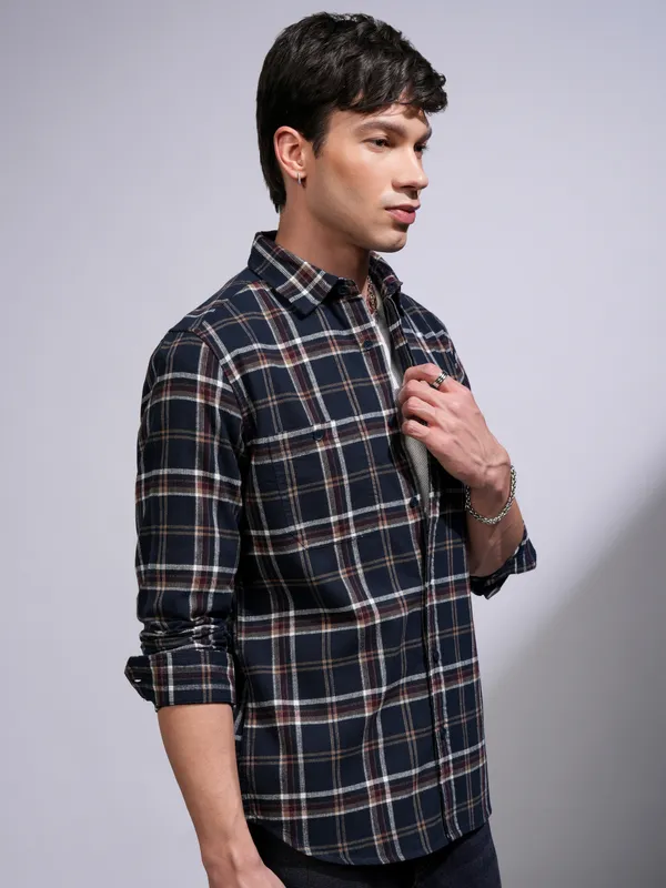 Highlander Men Navy Blue Checked Slim Fit Casual Shirt
