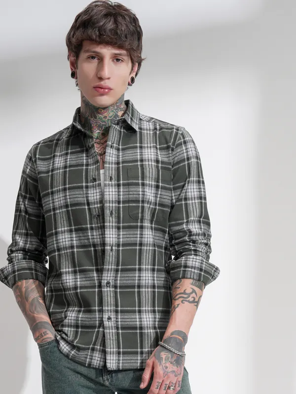 Highlander Men Green Checked Slim Fit Casual Shirt