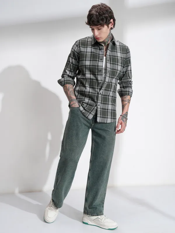 Highlander Men Green Checked Slim Fit Casual Shirt