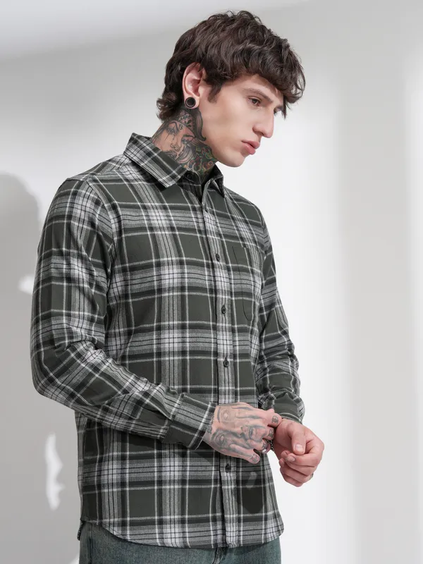 Highlander Men Green Checked Slim Fit Casual Shirt