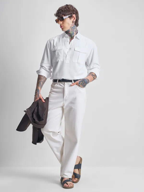 Highlander Men White Solid Relaxed Fit Casual Shirt