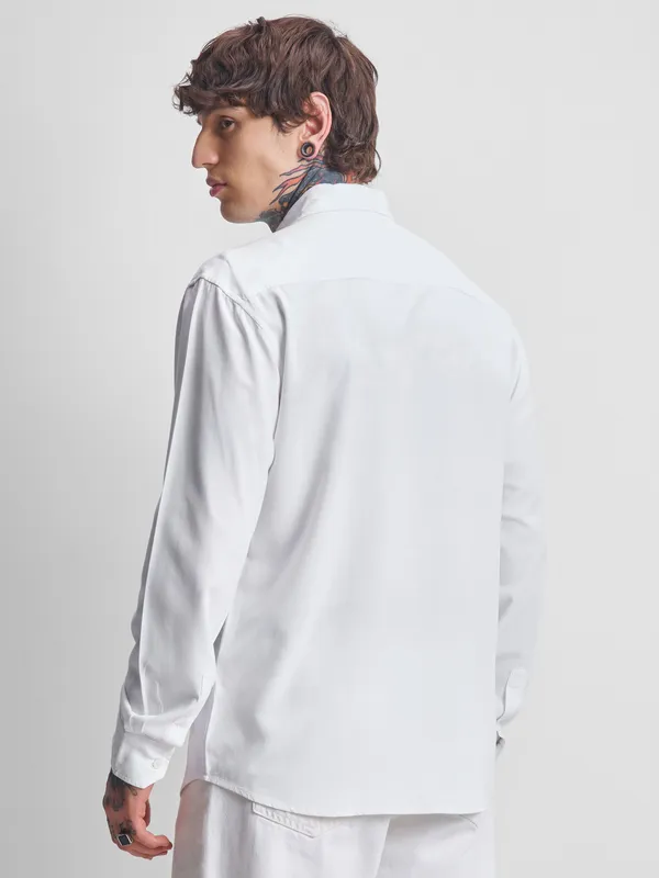 Highlander Men White Solid Relaxed Fit Casual Shirt