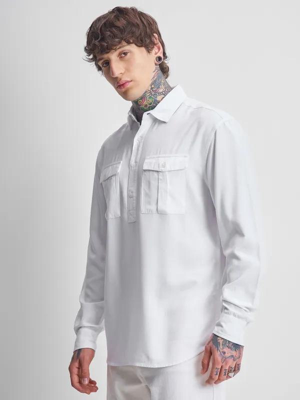 Highlander Men White Solid Relaxed Fit Casual Shirt