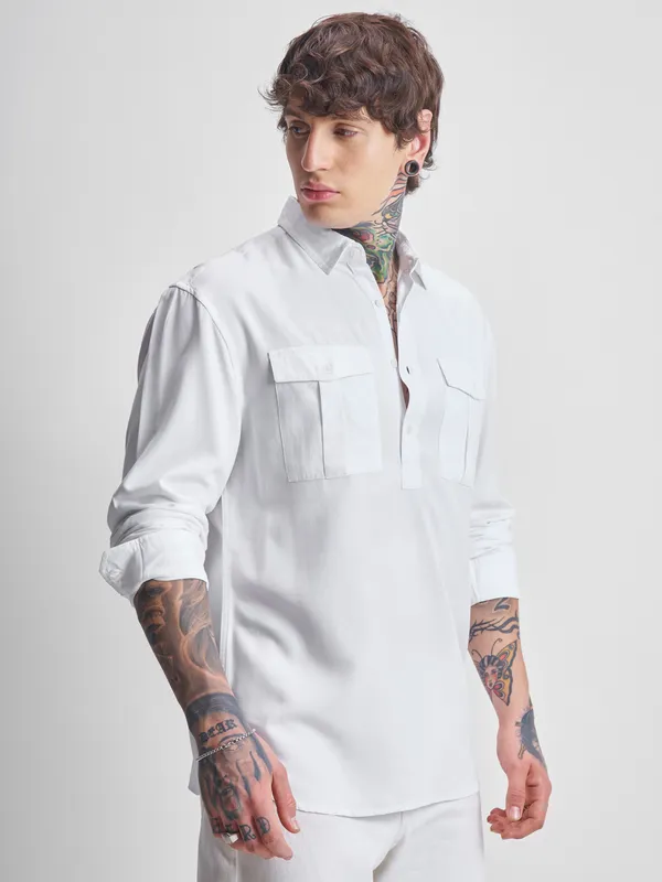 Highlander Men White Solid Relaxed Fit Casual Shirt