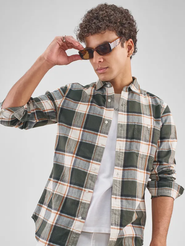 Highlander Men Cream Checked Slim Fit Casual Shirt