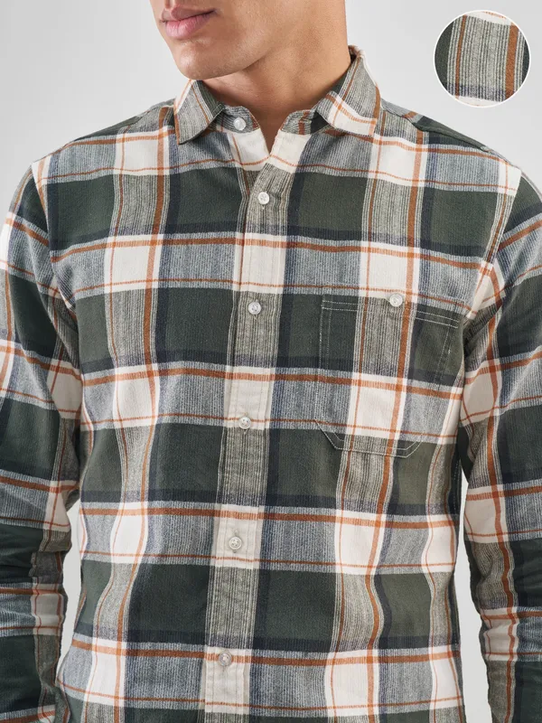 Highlander Men Cream Checked Slim Fit Casual Shirt