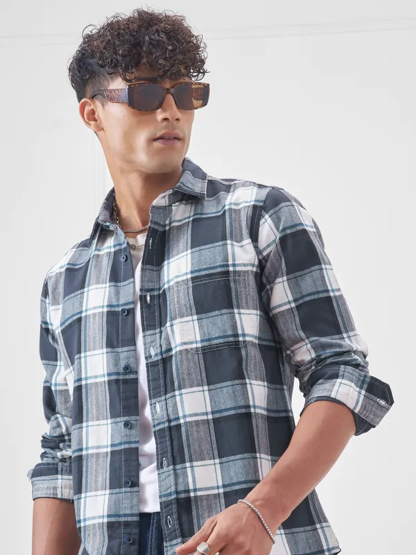 Highlander Men Navy Blue Checked Slim Fit Casual Shirt