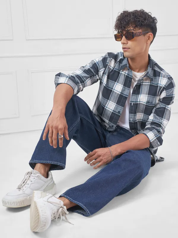 Highlander Men Navy Blue Checked Slim Fit Casual Shirt