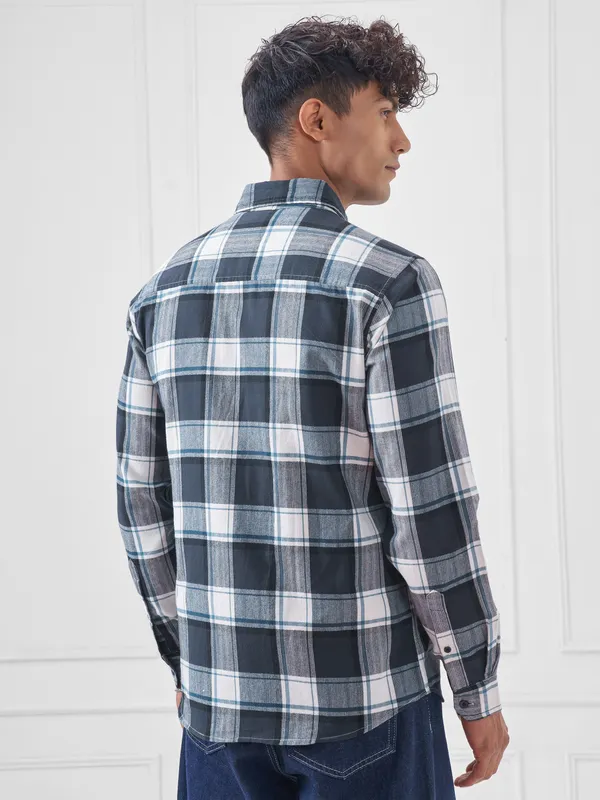 Highlander Men Navy Blue Checked Slim Fit Casual Shirt