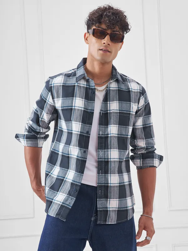 Highlander Men Navy Blue Checked Slim Fit Casual Shirt