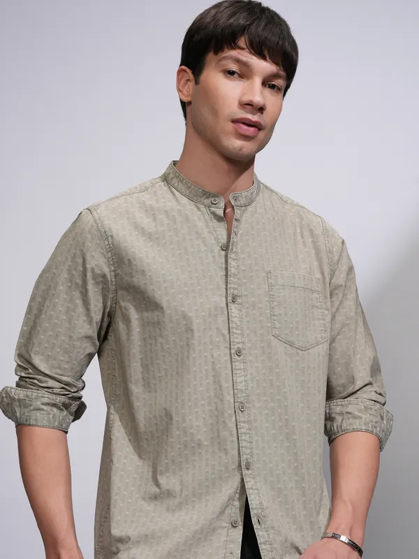 Highlander Men Olive Self Design Slim Fit Casual Shirt