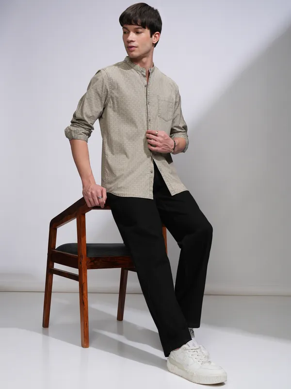 Highlander Men Olive Self Design Slim Fit Casual Shirt