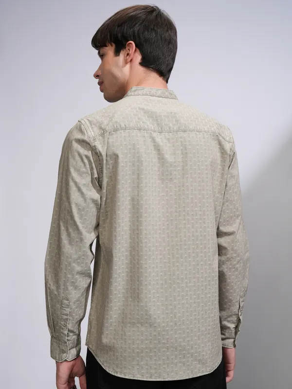 Highlander Men Olive Self Design Slim Fit Casual Shirt