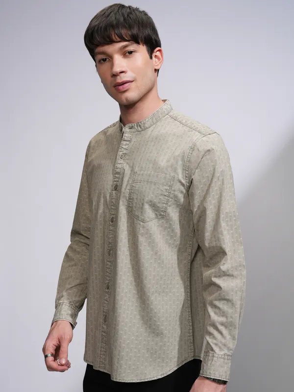 Highlander Men Olive Self Design Slim Fit Casual Shirt