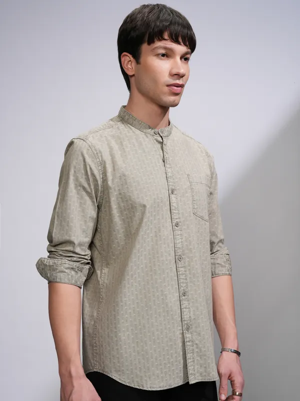 Highlander Men Olive Self Design Slim Fit Casual Shirt