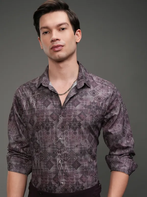 Highlander Men Mauve Printed Slim Fit Casual Shirt