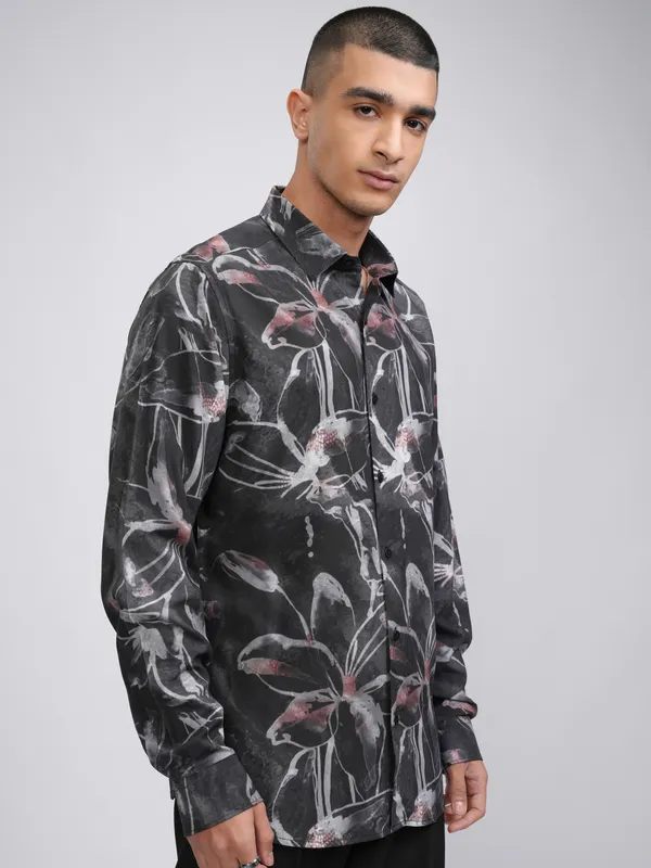 Highlander Men Charcoal Printed Slim Fit Casual Shirt