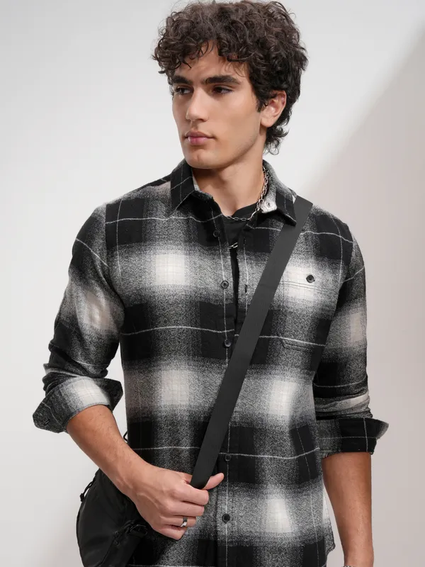 Highlander Men Black Checked Slim Fit Casual Shirt