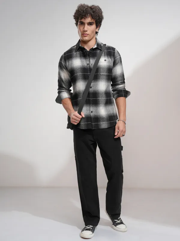 Highlander Men Black Checked Slim Fit Casual Shirt