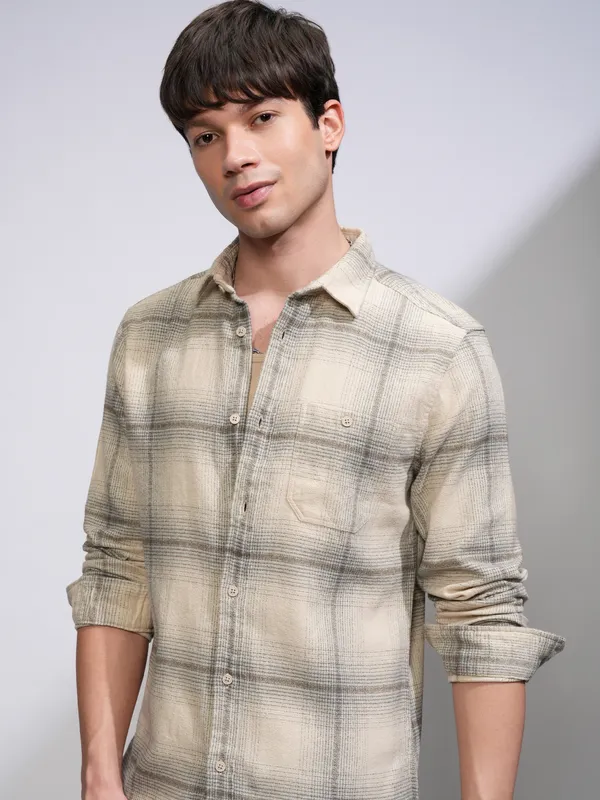 Highlander Men Beige Checked Slim Fit Casual Shirt