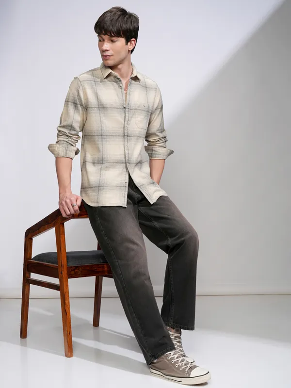 Highlander Men Beige Checked Slim Fit Casual Shirt