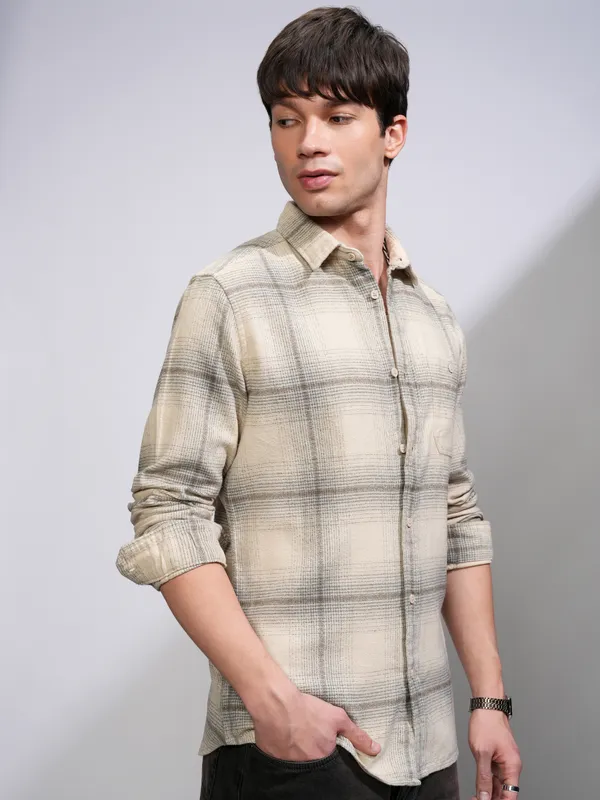 Highlander Men Beige Checked Slim Fit Casual Shirt