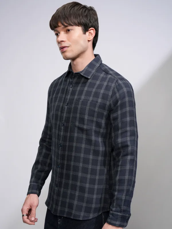 Highlander Men Navy Blue Checked Slim Fit Casual Shirt