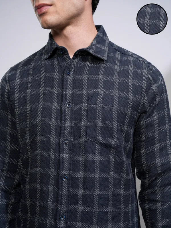 Highlander Men Navy Blue Checked Slim Fit Casual Shirt