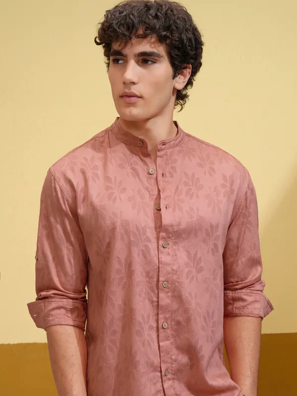 Highlander Men Peach Printed Relaxed Fit Casual Shirt