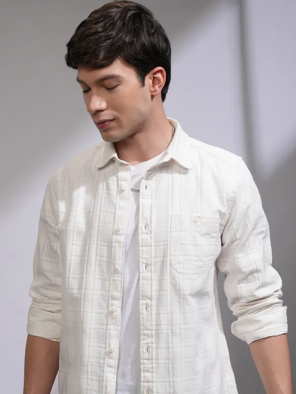 Highlander Men Off White Checked Slim Fit Casual Shirt
