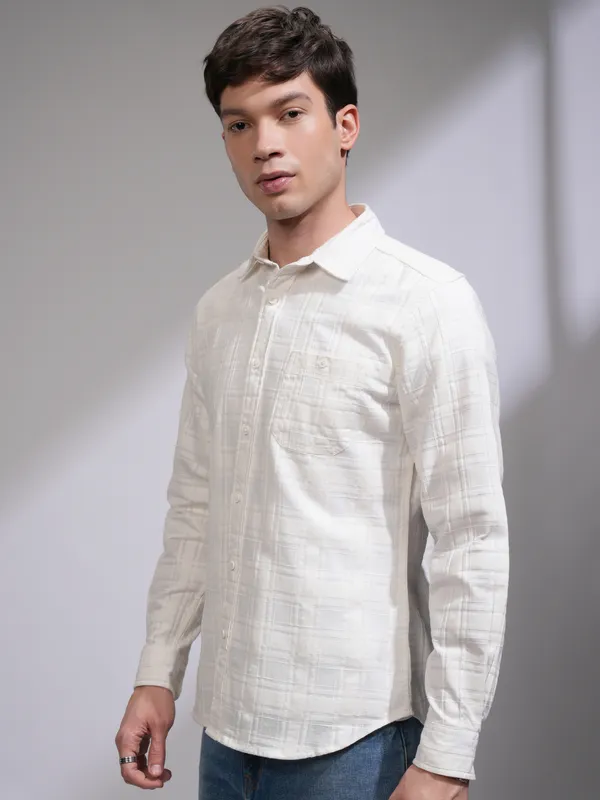 Highlander Men Off White Checked Slim Fit Casual Shirt
