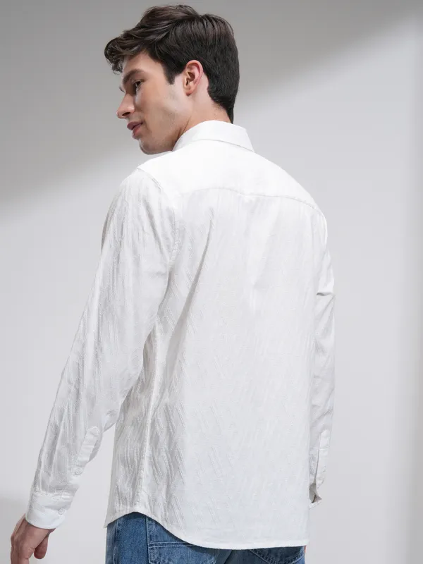 Highlander Men White Self Design Slim Fit Casual Shirt