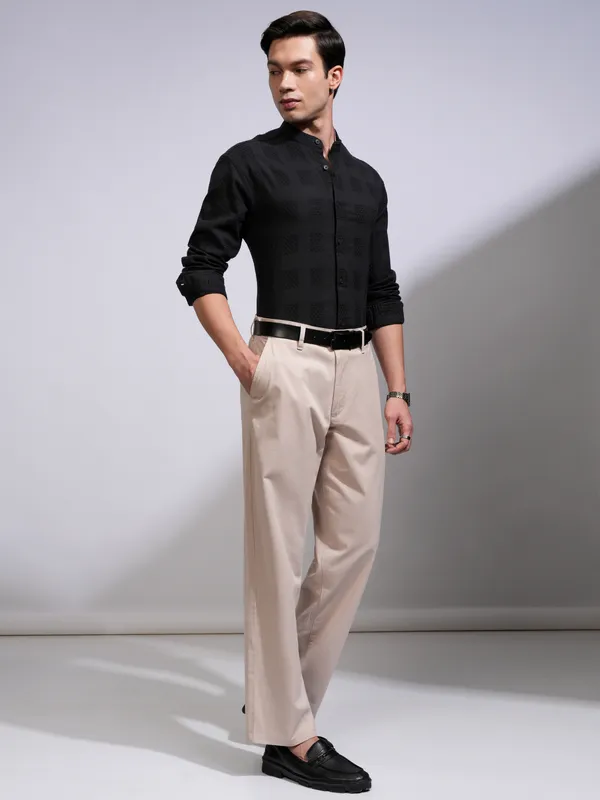 Highlander Men Black Self Design Relaxed Fit Casual Shirt