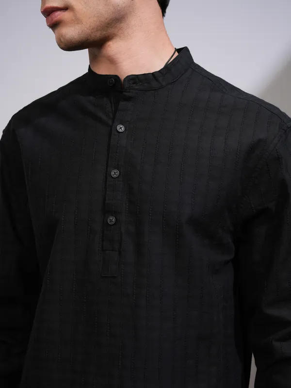 Highlander Men Black Striped Relaxed Fit Casual Shirt