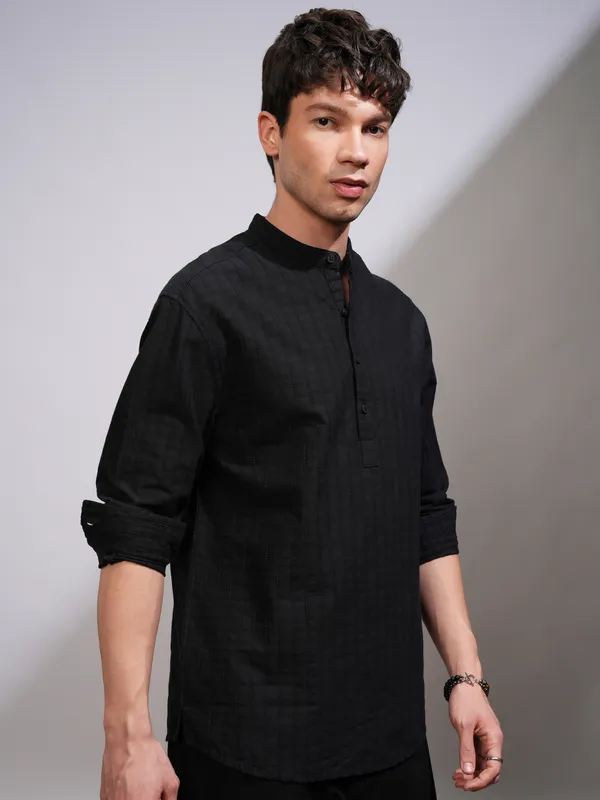 Highlander Men Black Striped Relaxed Fit Casual Shirt