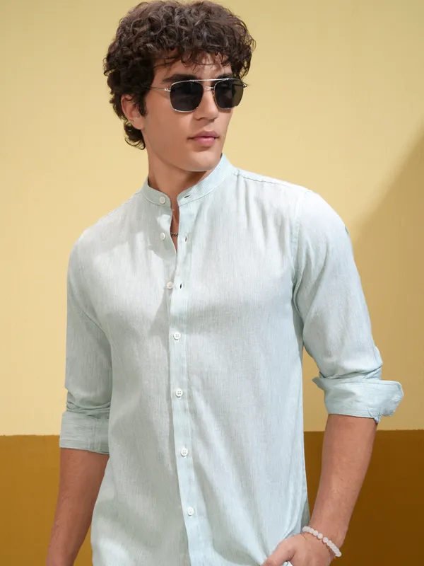 Highlander Men Green Solid Slim Fit Casual Shirt