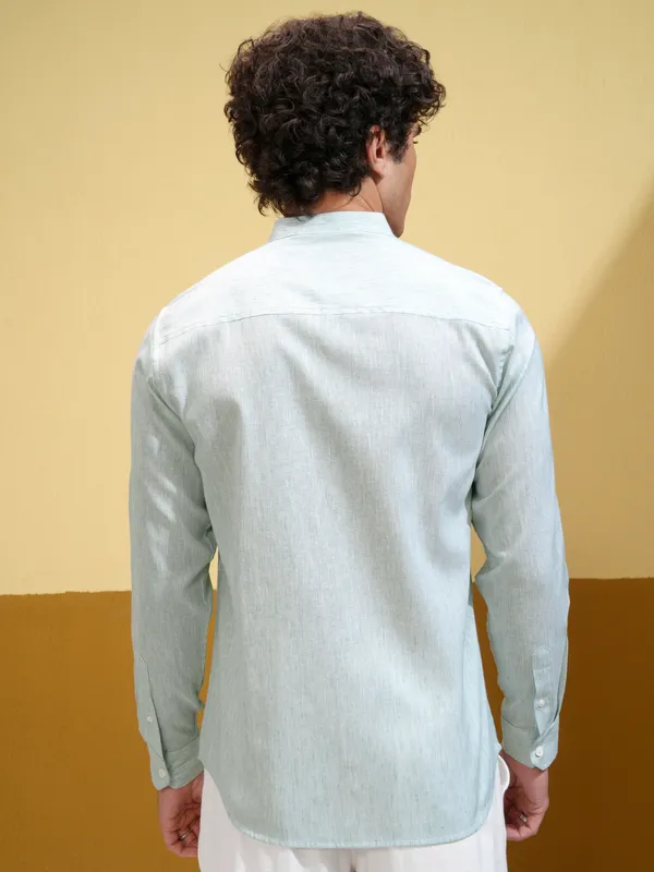 Highlander Men Green Solid Slim Fit Casual Shirt