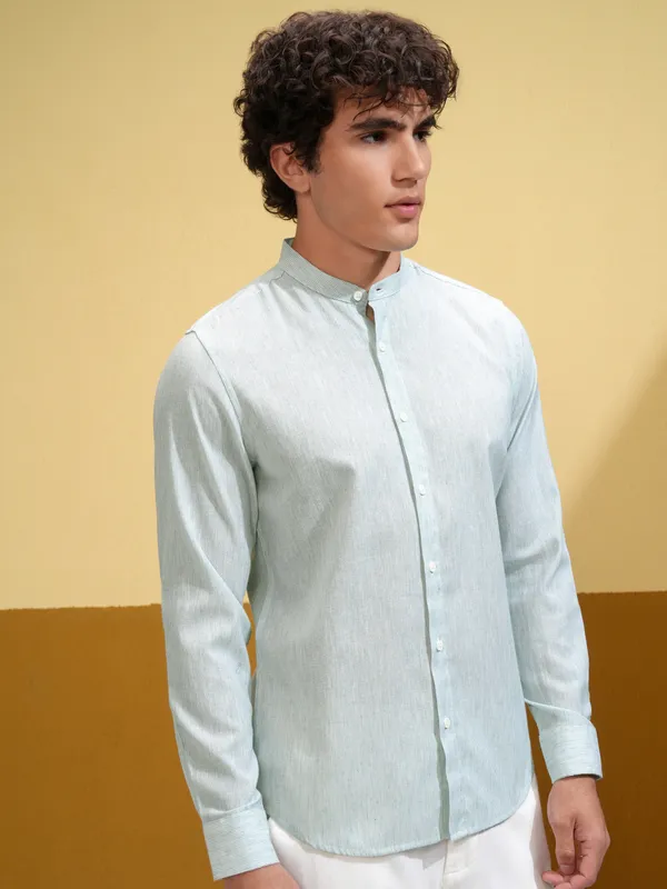 Highlander Men Green Solid Slim Fit Casual Shirt