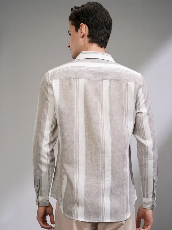 Highlander Men Tan Vertical Stripes Slim Fit Casual Shirt