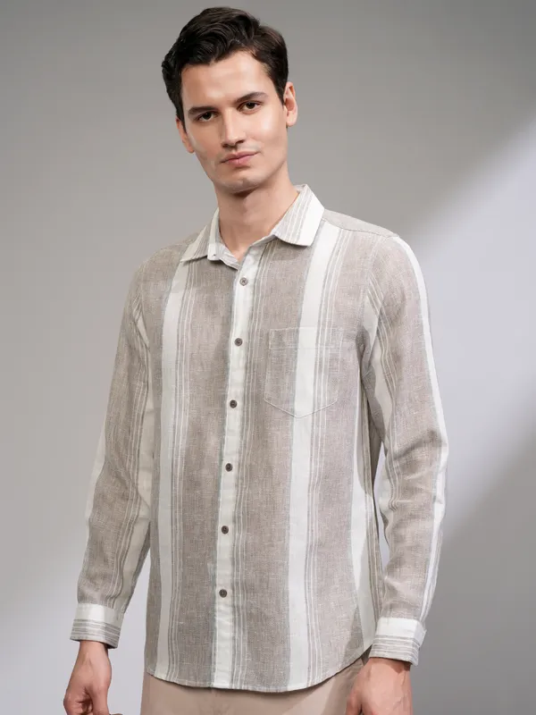 Highlander Men Tan Vertical Stripes Slim Fit Casual Shirt