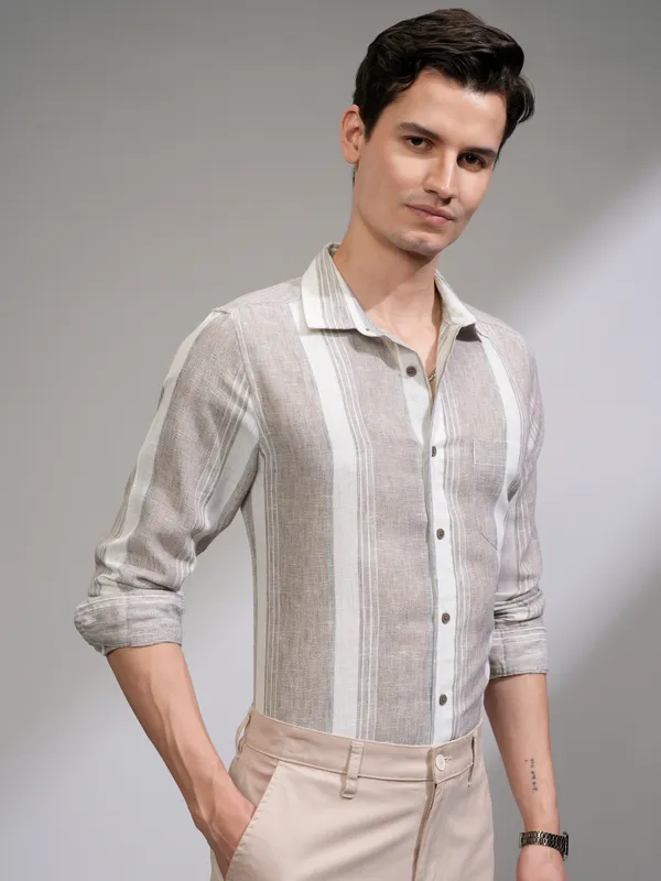 Highlander Men Tan Vertical Stripes Slim Fit Casual Shirt