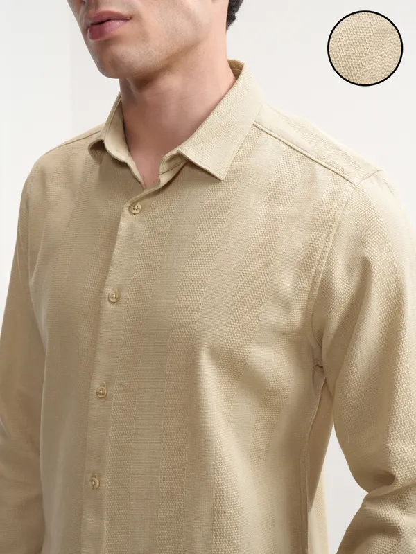 Highlander Men Beige Solid Slim Fit Casual Shirt