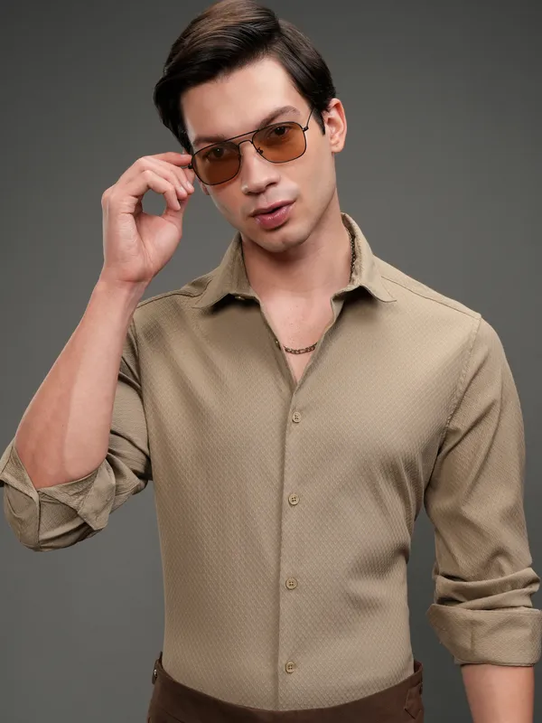 Highlander Men Beige Textured Slim Fit Casual Shirt