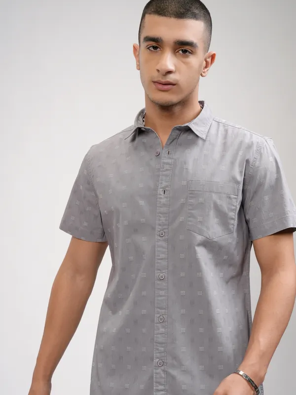 Highlander Men Grey Solid Slim Fit Casual Shirt